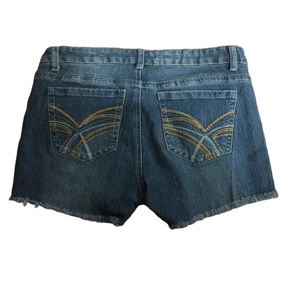 RUE 21 Sz 11/12 Woman's Mid-Rise Medium Wash Cut-Offs Denim Jean Shorts - Picture 5 of 5